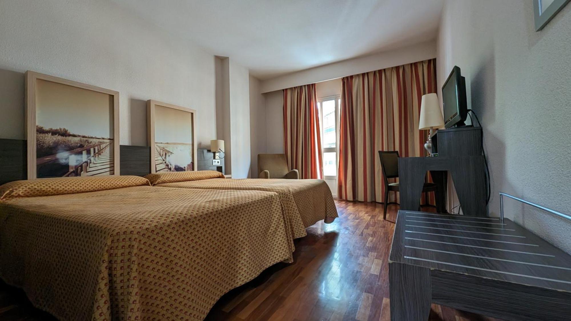 Hotel Santa Cecilia Сиудад Реал Екстериор снимка