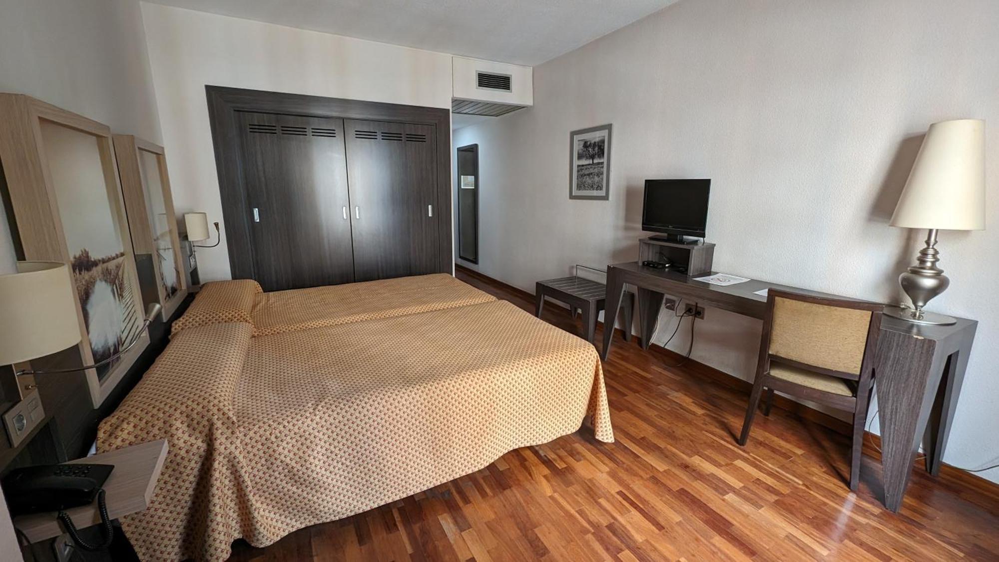 Hotel Santa Cecilia Сиудад Реал Екстериор снимка